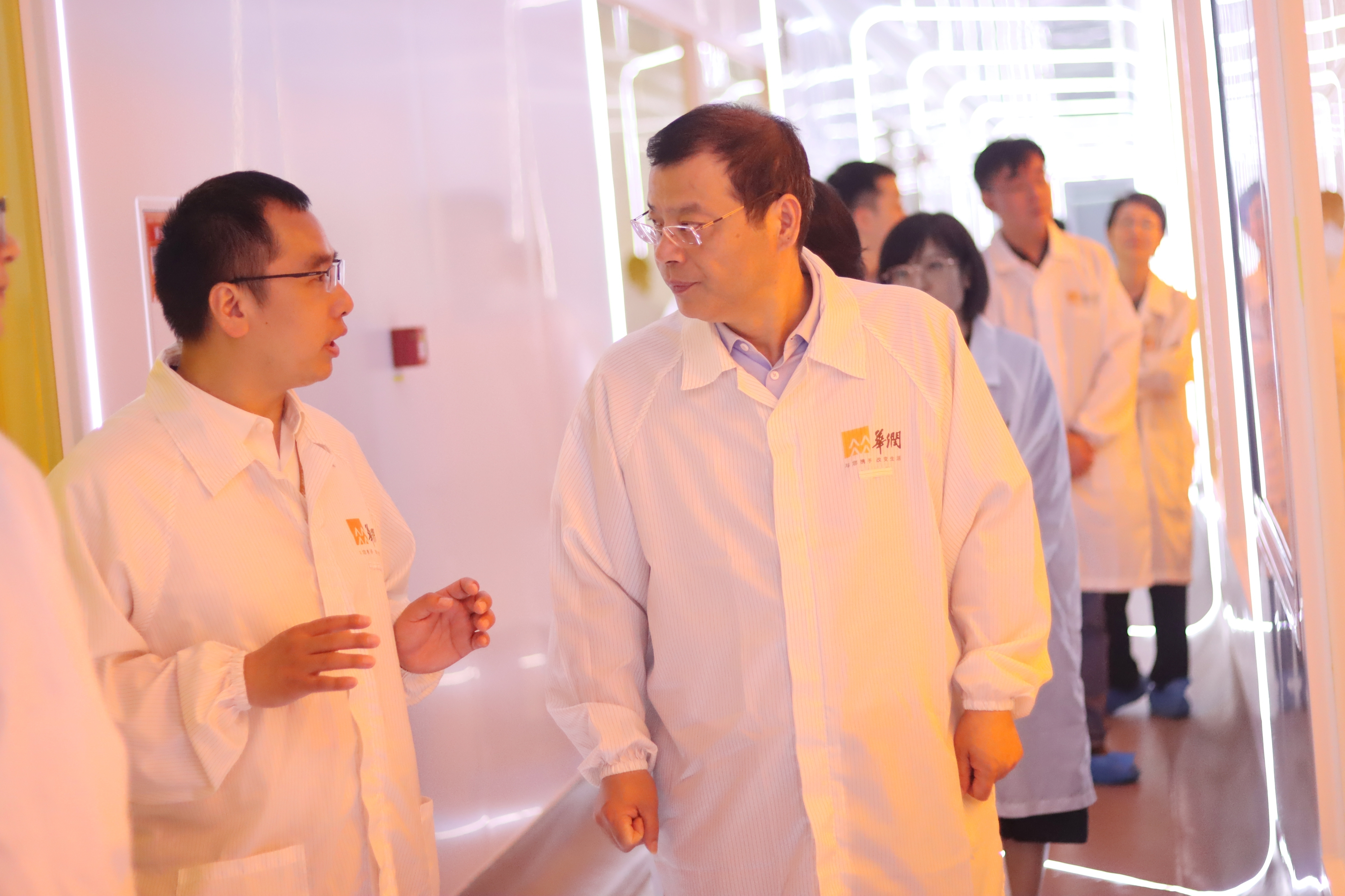 2-k8凯发官网入口集团全华强总会计师一行旅行8吋和12吋功率半导体晶圆生产线